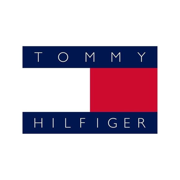 Tommy Hilfiger Women's Chic. Zip closure.
Adjustable cross strap. - Picture 6 of 6
